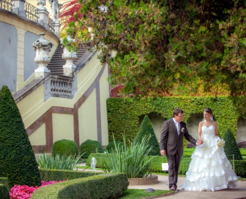 Свадьба во дворцовых садах