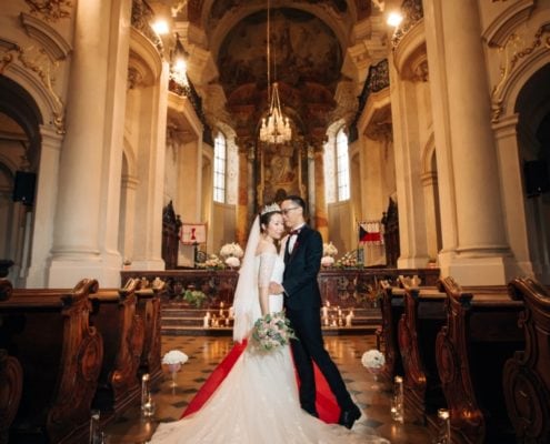 Свадьба в церкви в Праге